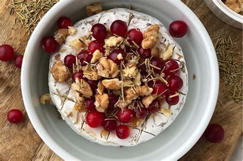 Рецепт сыра Бресс Блю запеченного с клюквой