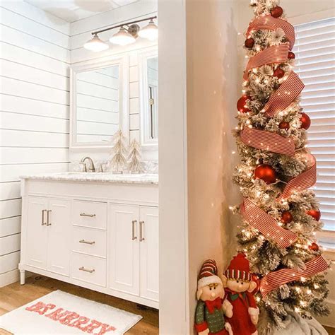 Easy And Inexpensive Ways To Decorate Your Bathroom For Christmas