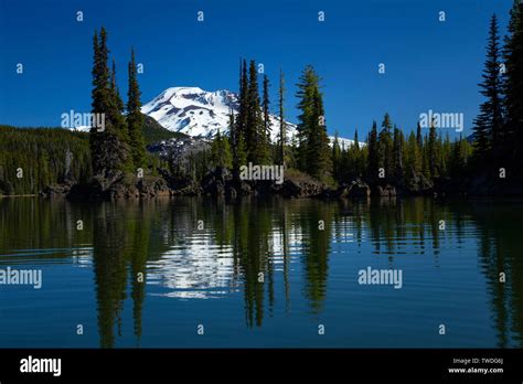 South Sister From Sparks Lake Cascade Lakes National Scenic Byway