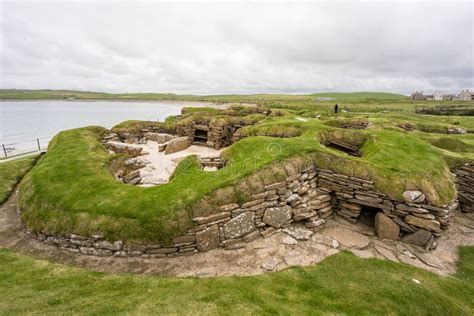 Overview of Skara Brae at Orkney Islands; UK Stock Photo - Image of grass, heritage: 181798654