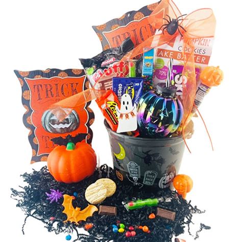 Halloween Gift Baskets: Happy Haunting Halloween Gift Basket | DIYGB