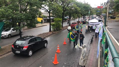 Vídeo Manifestação ocupa uma faixa na avenida Raja Gabaglia em BH O