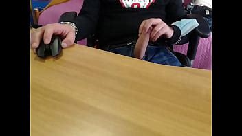 Str Italian Man Max se masturba y se corre en la webcam para niñas XVIDEOS