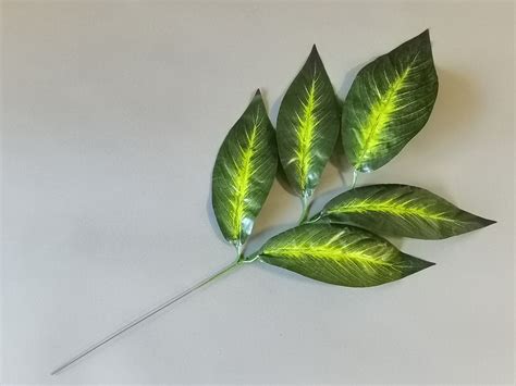 Купить оптом искусственные листья деревьев и растений для декора в ...