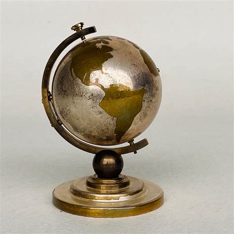 vintage brass world globe  welby clock  picture frame budynek