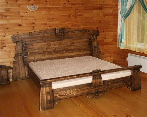 Кровать из натурального дерева под старину