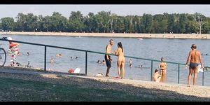 Milf Lilly completely naked on public beach asking for lighter Vídeos Porno