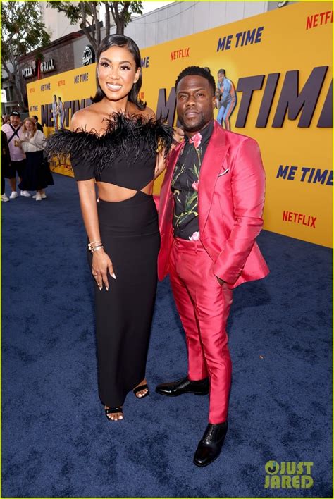 Mark Wahlberg Was Really Naked In That One Me Time Trailer Scene With Kevin Hart Photo