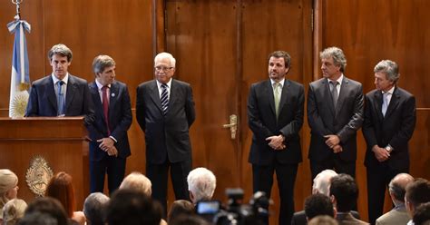 Alfonso Prat Gay Van A Volver Los D Lares De Quienes Compraron A Pesos Infobae