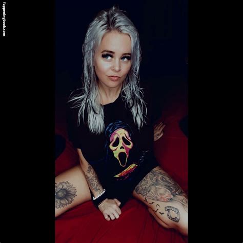 Nikki N Ne Nikkinikkin Nedoors Nude OnlyFans Leaks Fappening FappeningBook