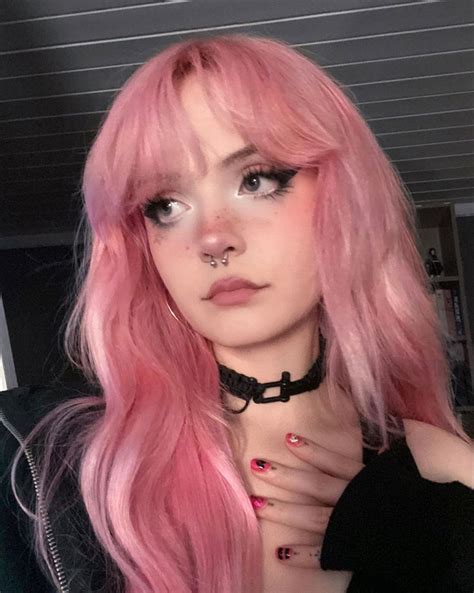 𝓢𝓽𝓻𝓪𝔀𝓫𝓮𝓻𝓻𝔂⁎⁺˳ ༚ Light Pink Hair Long Pink Hair Hair Inspiration