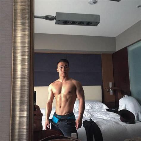 Hot boy khoe cu bự Phần 2