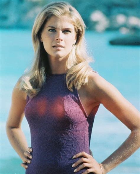 Sexy New Candice Bergen Bikini Pics