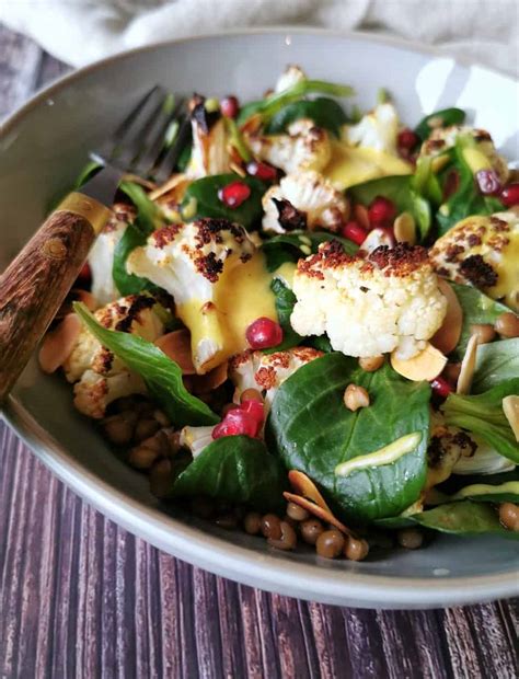 Vegan Maaltijdsalade Met Gegrilde Bloemkool