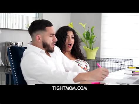 TightMom Gran Culo Latina Joven Hermanastra Gabriela Lopez Follada XVIDEOS