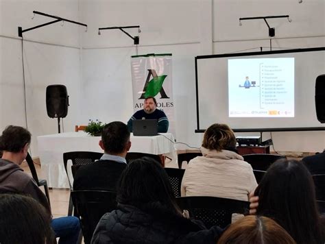 Capacitaci N En Educaci N Financiera Para Emprendedores De Ap Stoles