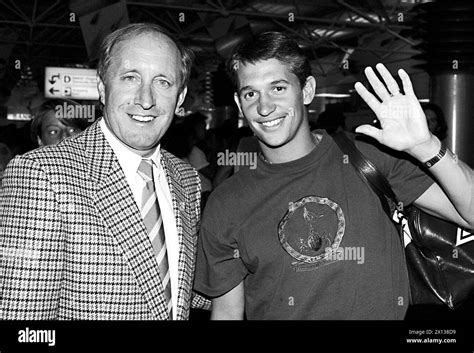 Trainer Terry Venables Hi Res Stock Photography And Images Alamy