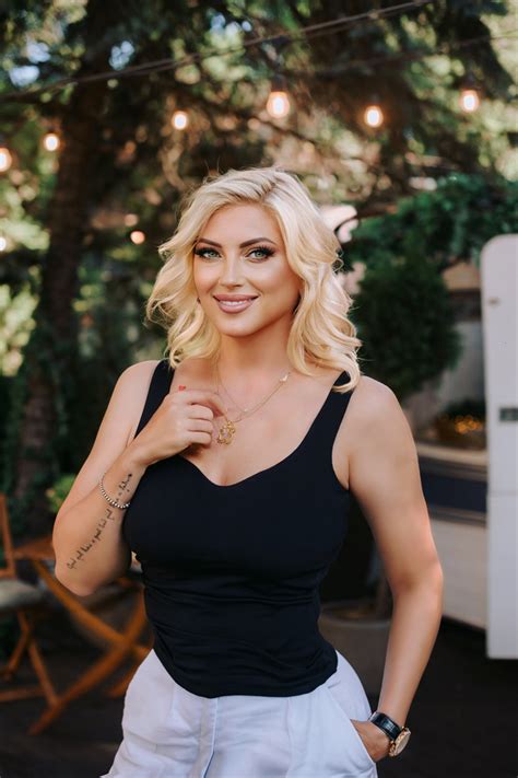 Beautiful Irina Y O From Osijek With Blonde Hair Id Ladadate