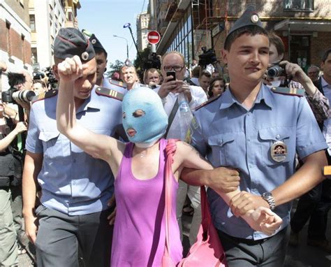 EN IMAGES Russie les radicaux féministes Pussy Riots de la contestation politique au procès