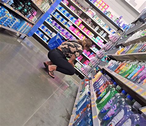 Petite Nerdy Burnette With Bubbly Ass Frontal And Kneeling Shots Spandex Leggings Yoga