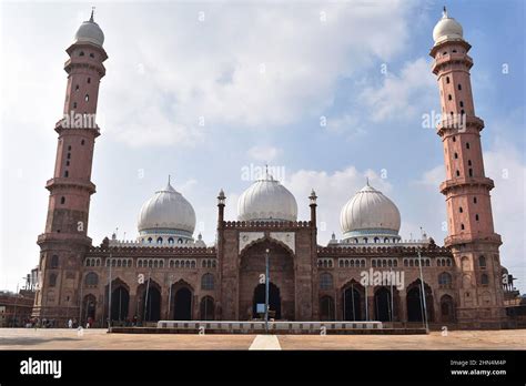 Facciata Di Taj Ul Masjid Unarchitettura Islamica Moschea Situata A