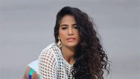 poonam pandey biography height weight age husband net worth