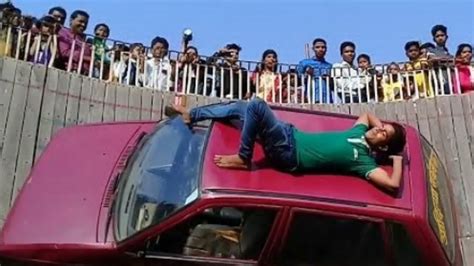 Maut Ka Kuan Car And Bike Video Circus Ka Khel Girl Stunt In Well Of