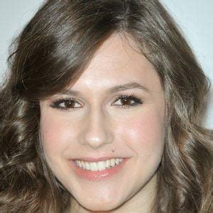 Erin Sanders - Bio, Facts, Family | Famous Birthdays