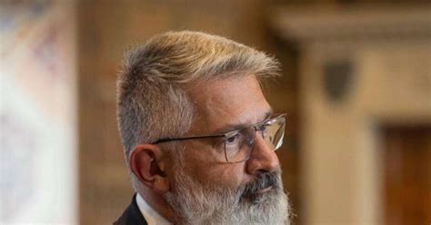 Quem é o º presidente abertamente gay a comandar um país no mundo