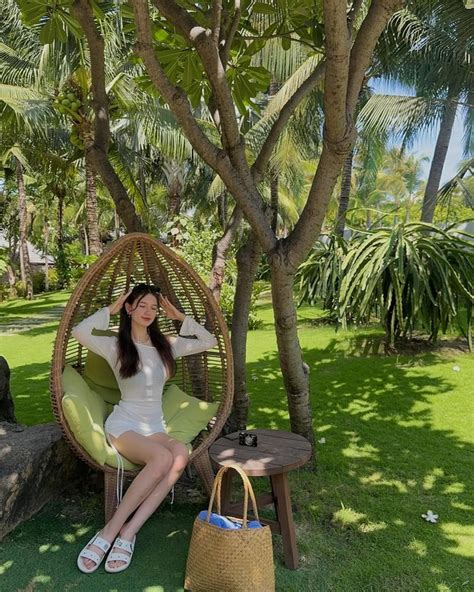 Em gái Văn Lâm tuổi cao gần m diện bikini đi biển vóc dáng nuột nà đôi chân dài mới