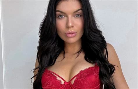 Caitlin Mcconville Is Making A Mint From Onlyfans