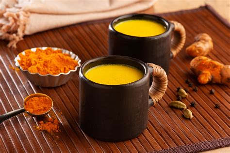 Turmeric Milk हेल्दी हल्दी वाला दूध पीने के कई नुकसान भी जानें किन