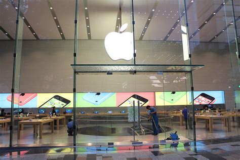 New Apple Space Opens in Omotesando | Business, Technology
