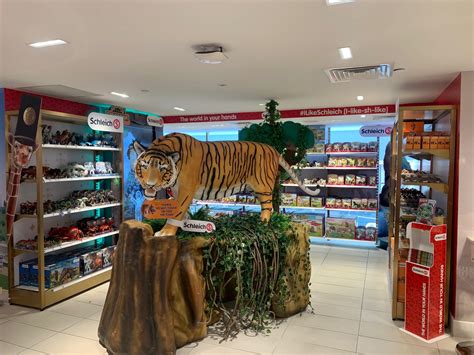 Schleich Unveils Retailtainment At Toys ‘r Us Adventure Blooloop