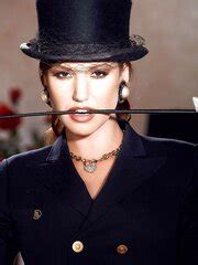 Chick Bee In And Out Of Jeans ZB Porn