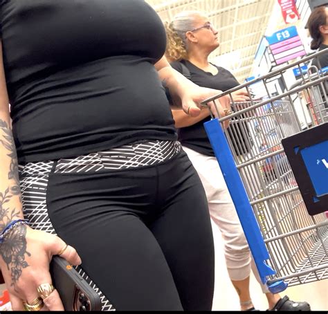 Sexy Spanish MILF Nice Plump Ass And Pokies Spandex Leggings Yoga Pants Forum