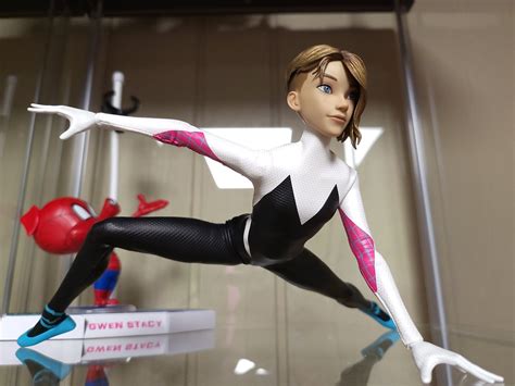 Hot Toys Mms Spider Man Into The Spider Verse Spider Gwen Page Collector