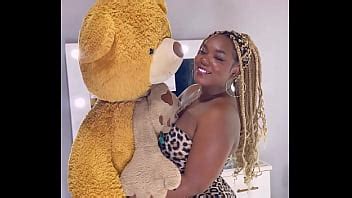J Ai Bais La S Ur Salope De Mon Meilleur Ami En Change D Un Ours En Peluche Xvideos