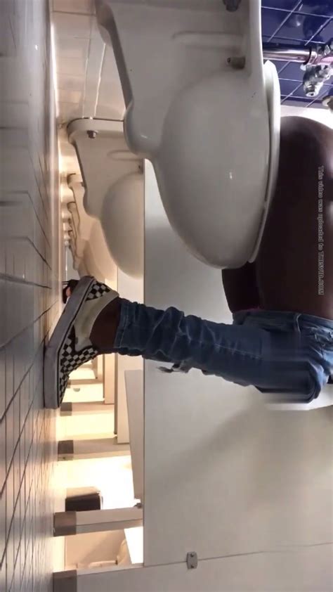 Farts Toilet Public Big Ebony Ass ThisVid
