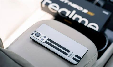 Самым мощным субфлагманским смартфоном по версии Antutu стал Realme GT ...