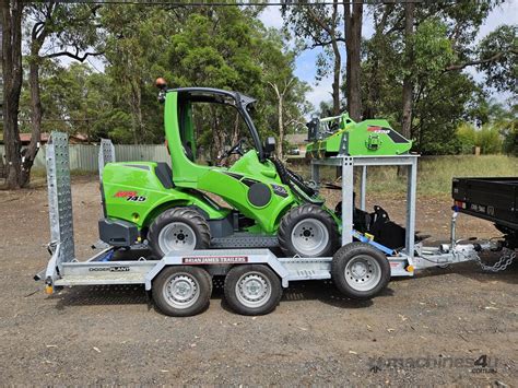 New 2025 Avant 745 Articulated Mini Loaders 947886