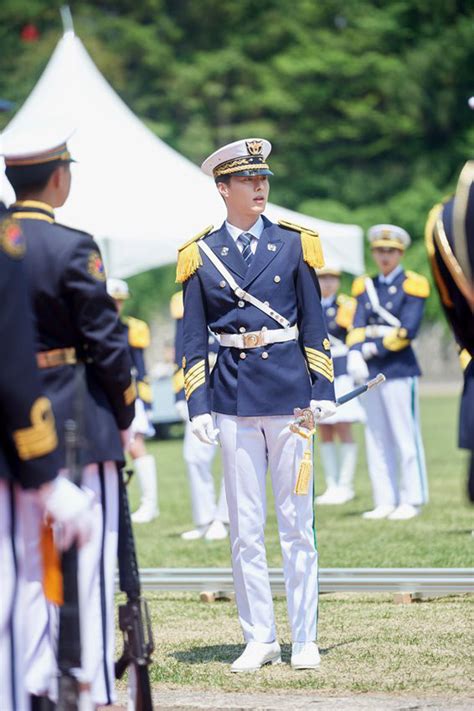 Hot boy của làng phim Hàn đến từ YG Cao m góc nghiêng hệt Hyun