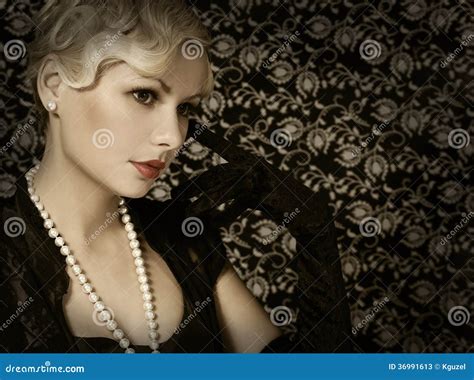 Retro Woman Portrait Of Fashion Beautiful Blonde Stock Image Image Of Girl Beauty