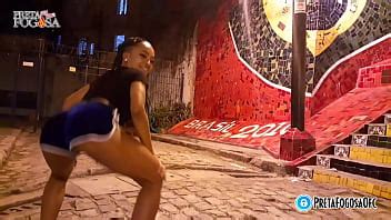 Brésilienne coquine se balançant au son du funk de Rio de Janeiro XVIDEOS