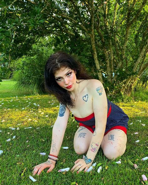 The Sex Workers Who Are Mad At Bella Thorne Of The Day DrunkenStepFather