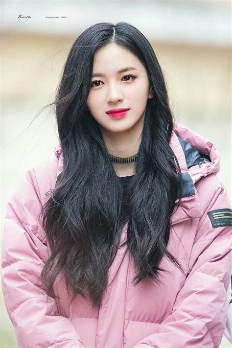 Top idol nữ hot nhất Kpop Jennie BLACKPINK lấn át nữ thần SM hạng và bất ngờ nhưng