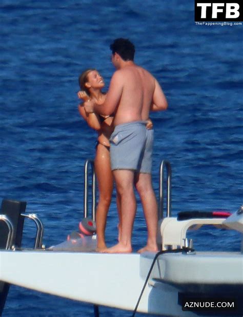 Sofia Richie Sexy Seen Flaunting Her Hot Bikini Body On Vacation With Elliot Grainge In France