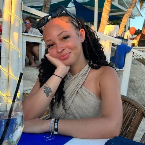 9 Hot Sexy Aliyah Simone Bikini Pics