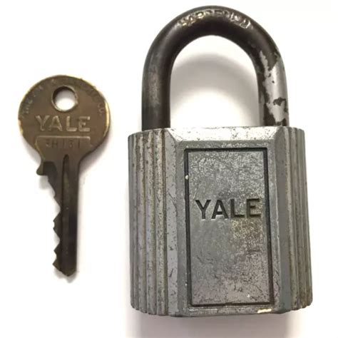 VINTAGE THE YALE TOWNE MFG CO Silver Metal PADLOCK W Original Key