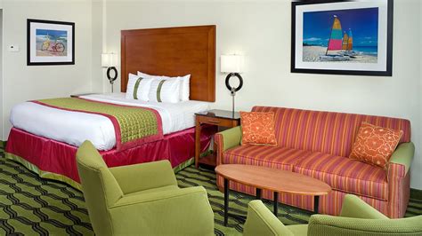 Oceanfront Hotels in Virginia Beach | Rooms & Suites